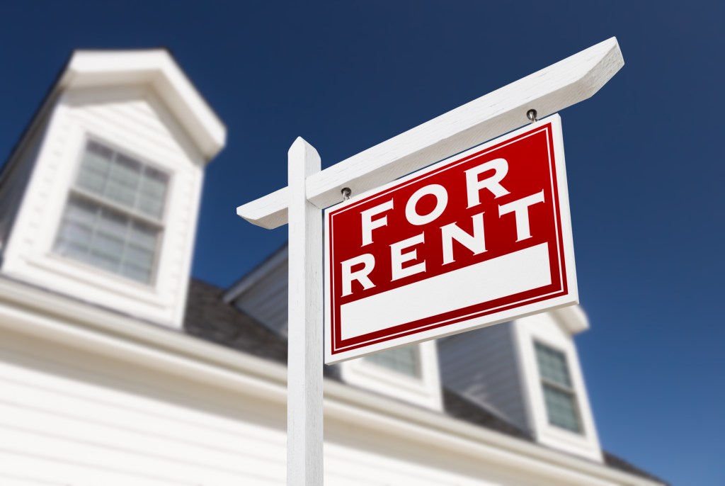 Keep the cost of your renters insurance coverage low with these money management tips.