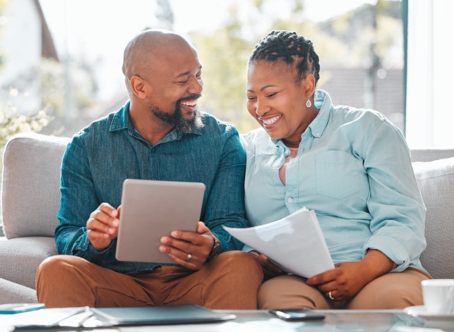 Customer in Alabama reviewing title and payday loan options with a simple checklist
